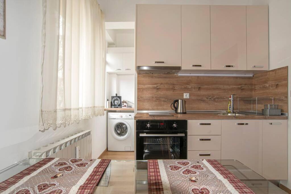 Elegant & Stylish 2 Bedroom Top Central Apartment Sofia Exterior photo